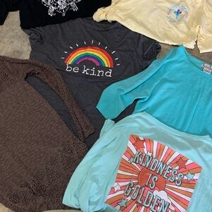 Women’s shirts All sizes 3 SHIRTS FOR 15$